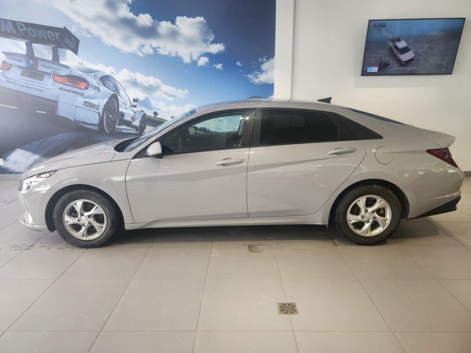 2022 Hyundai Elantra - Image 2