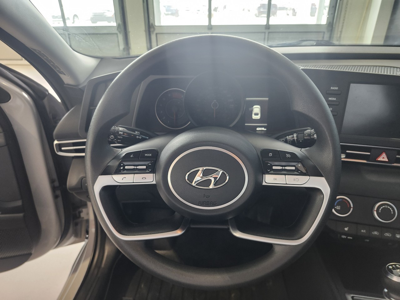 2022 Hyundai Elantra - Image 10