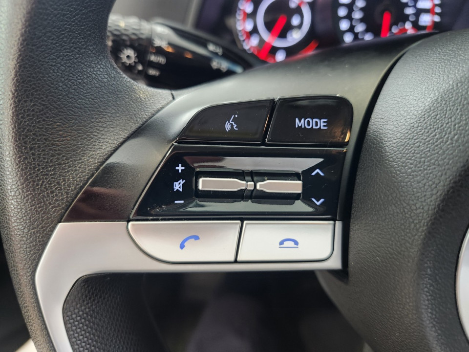 2022 Hyundai Elantra - Image 11