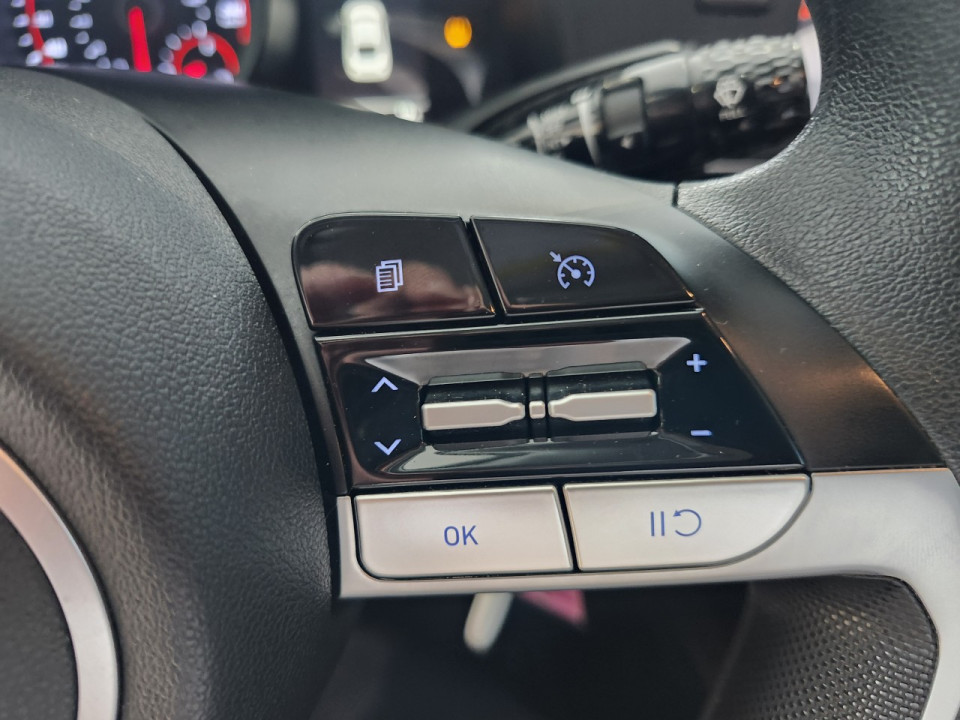 2022 Hyundai Elantra - Image 12
