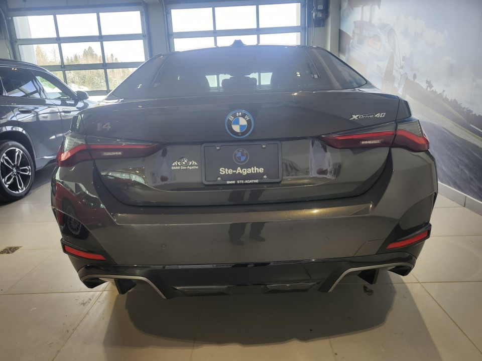 2025 BMW i4 - Image 5