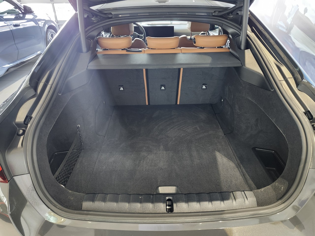 2025 BMW i4 - Image 6