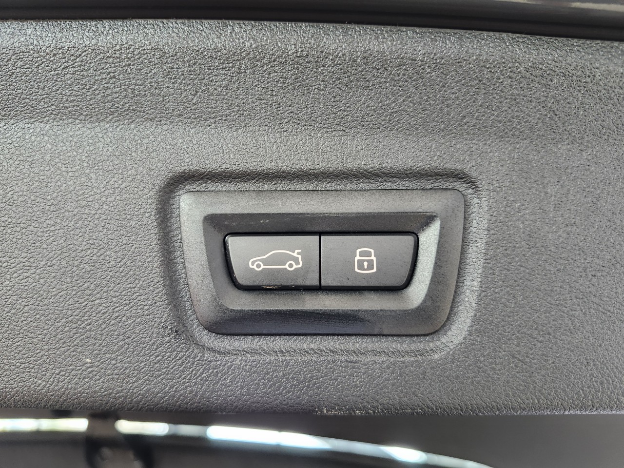 2025 BMW i4 - Image 7