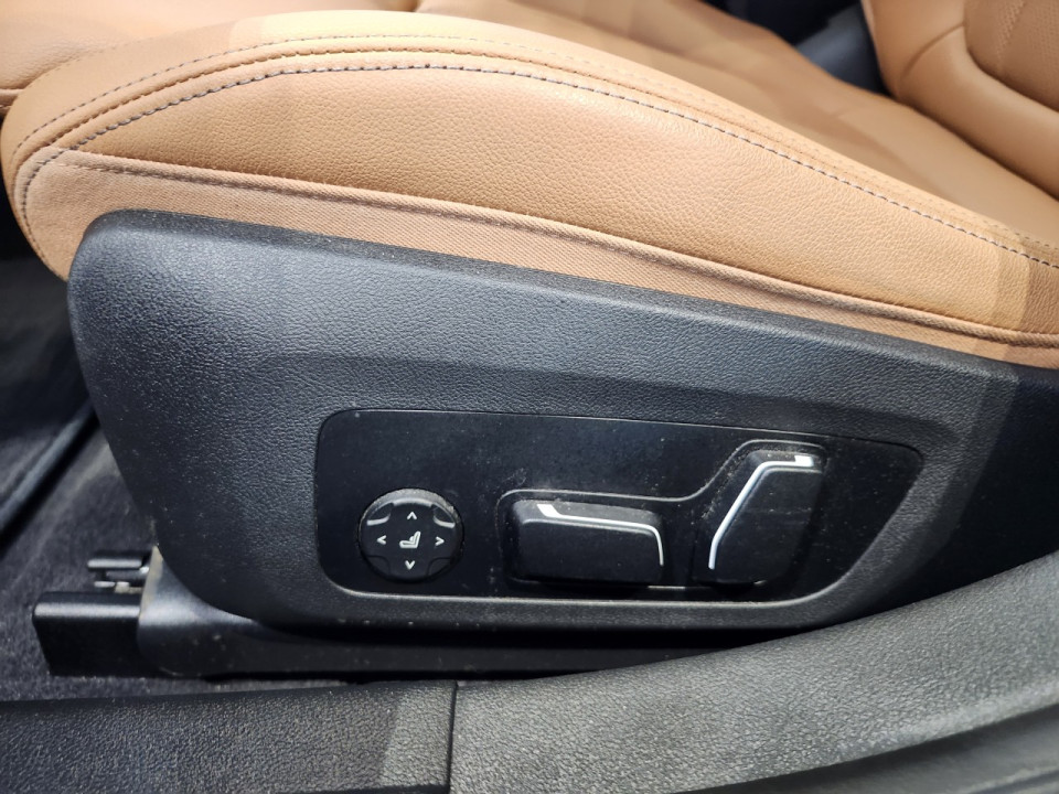 2025 BMW i4 - Image 13