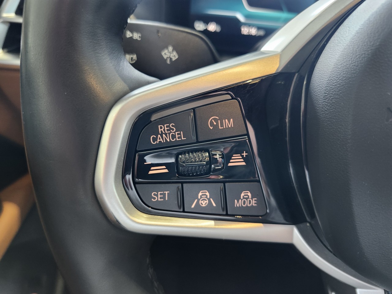 2025 BMW i4 - Image 15