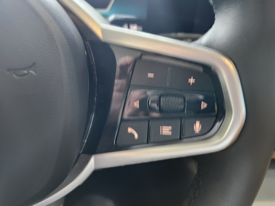2025 BMW i4 - Image 18