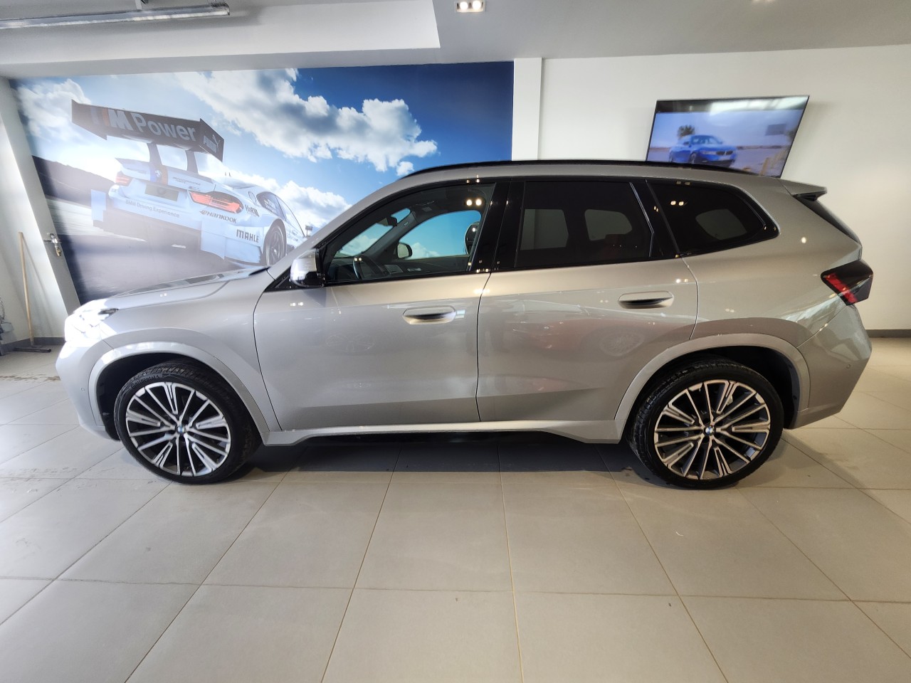 2023 BMW X1 - Image 2