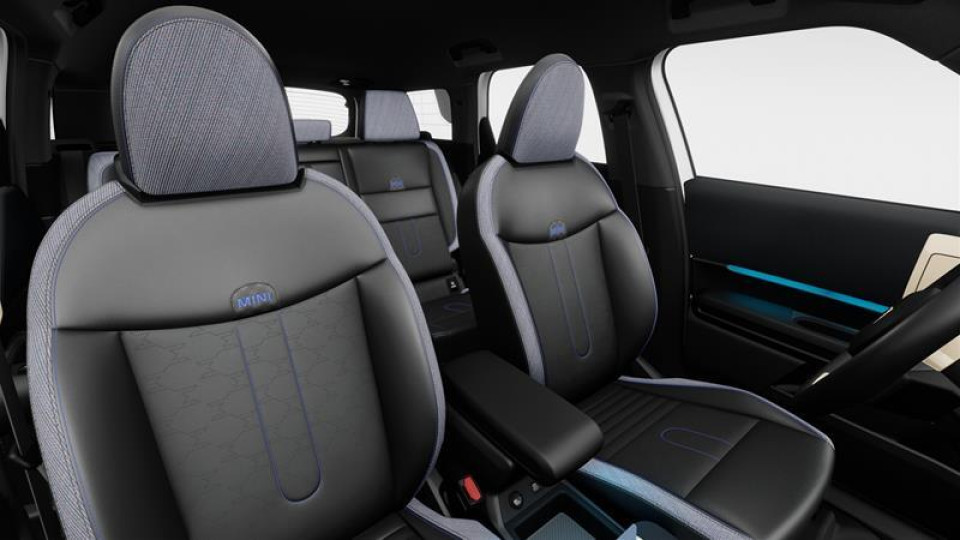 2026 MINI Countryman - Image 13