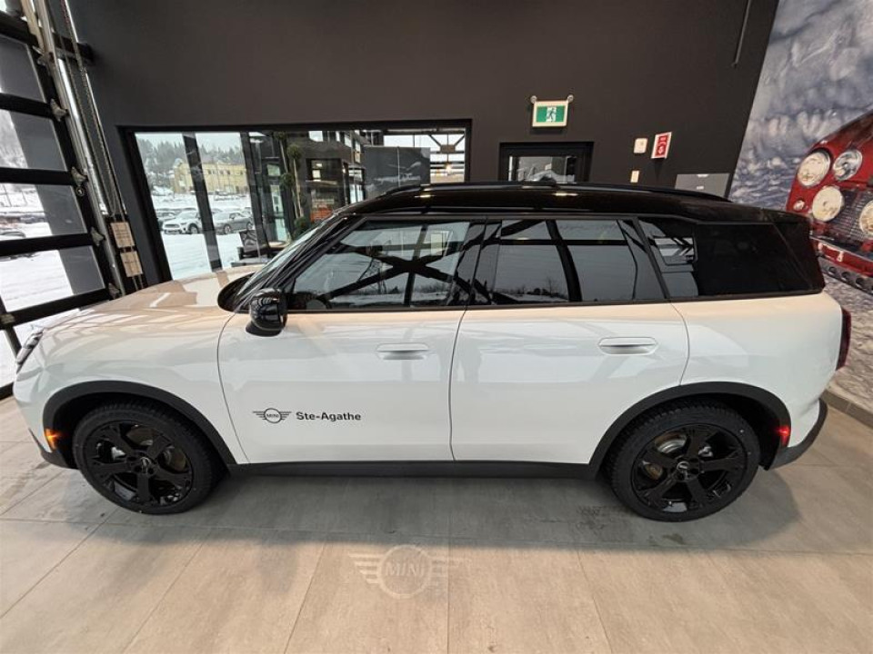 2026 MINI Countryman - Image 18