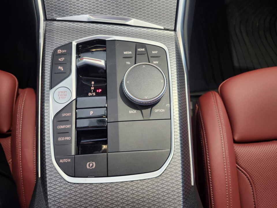 2024 BMW 3 Series - Image 20