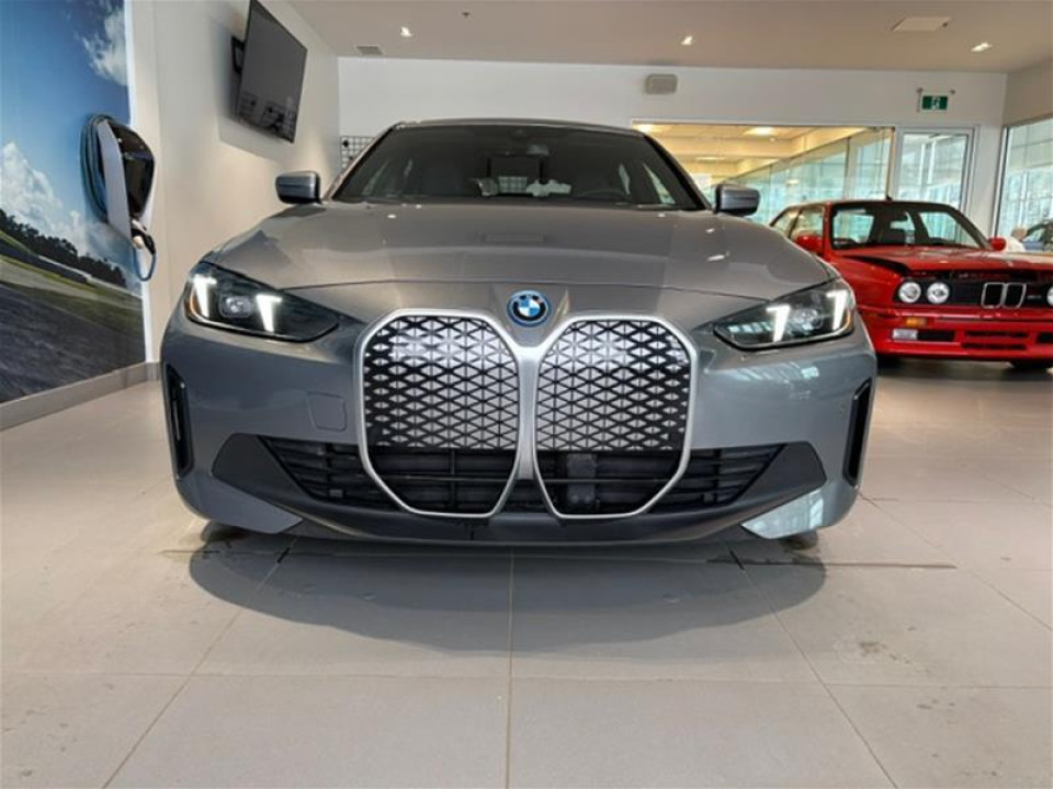2025 BMW i4 - Image 5