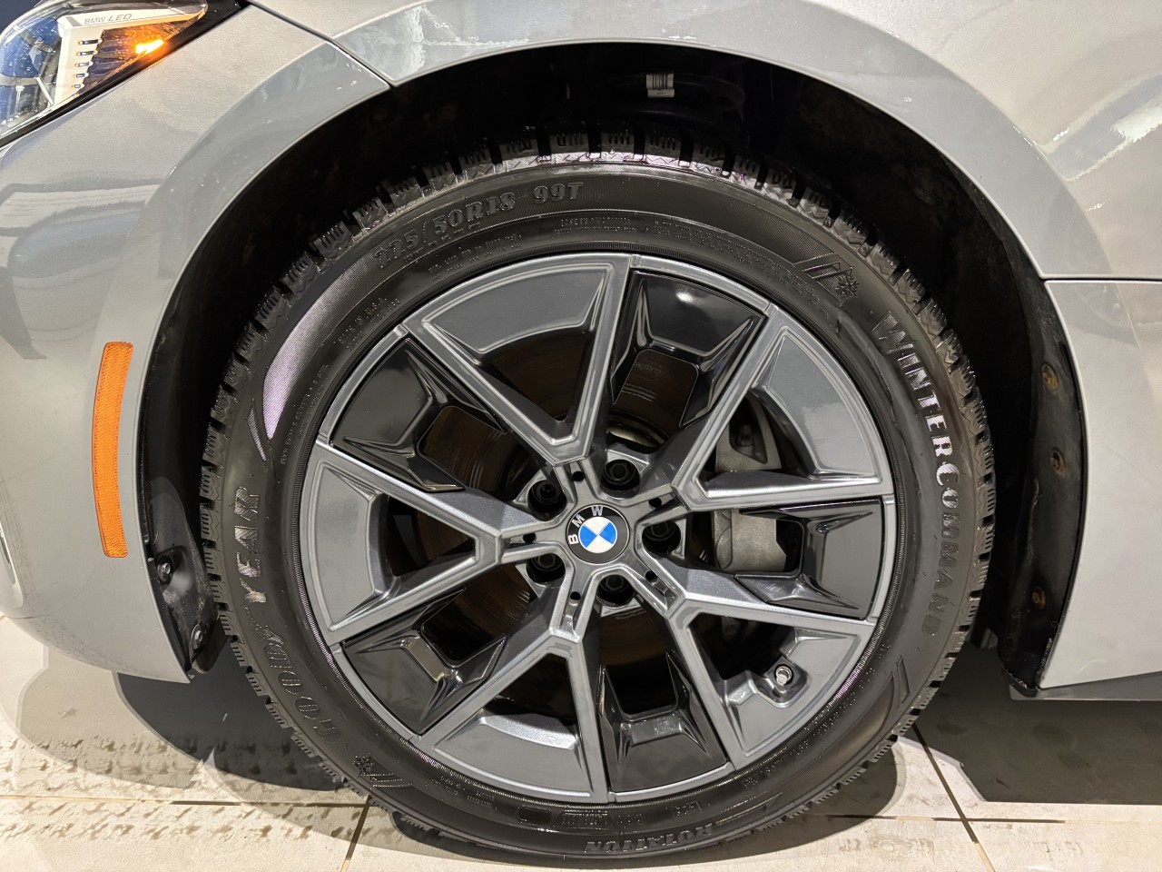 2025 BMW i4 - Image 3