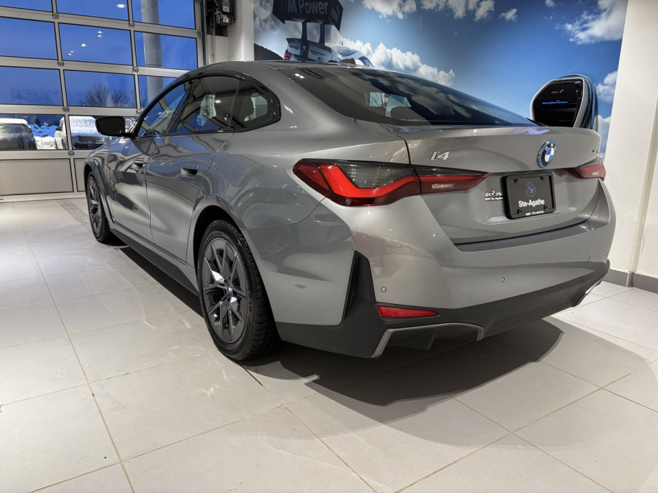 2025 BMW i4 - Image 4