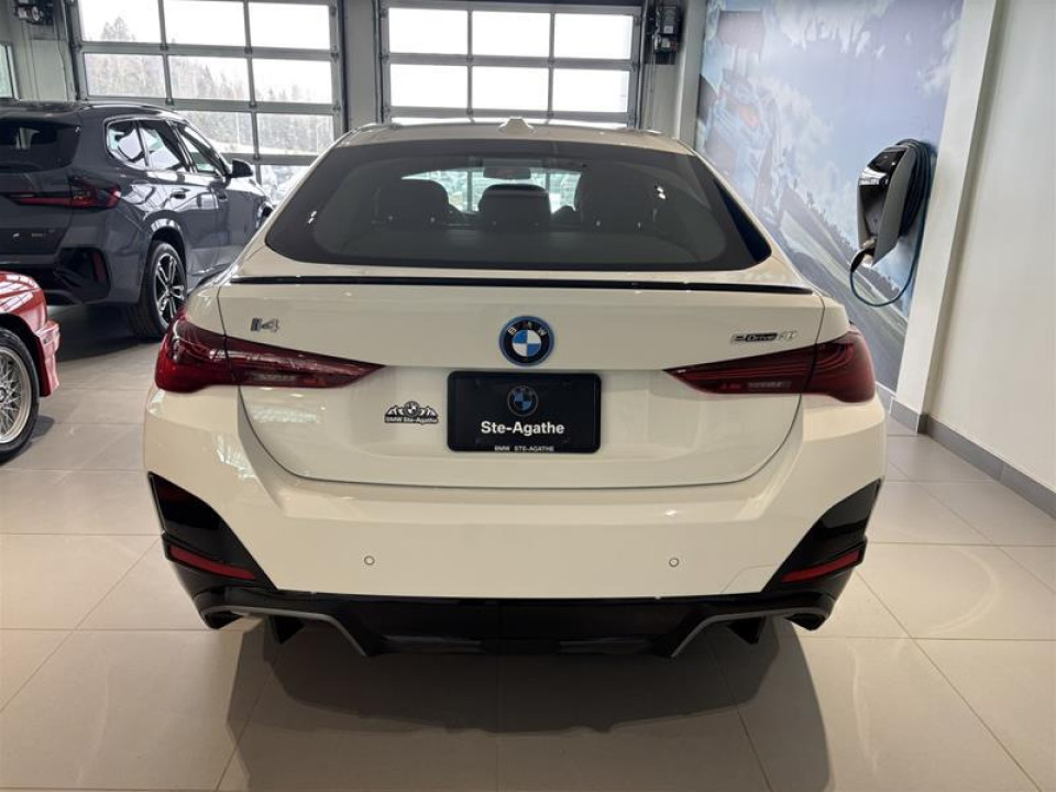 2025 BMW i4 - Image 5