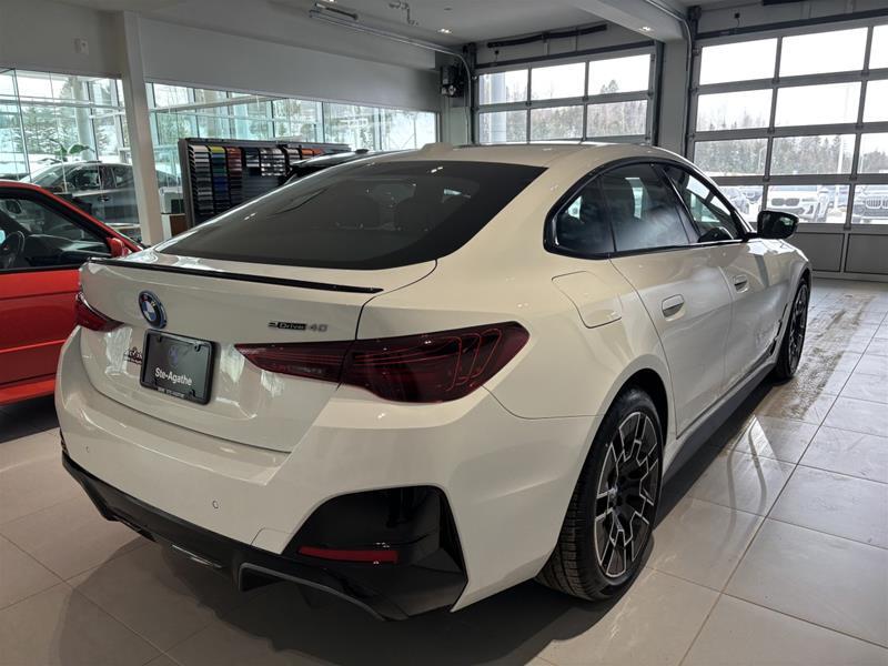 2025 BMW i4 - Image 7