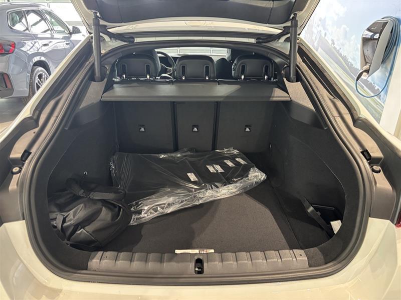 2025 BMW i4 - Image 10