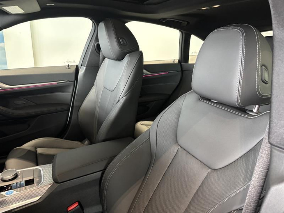 2025 BMW i4 - Image 14