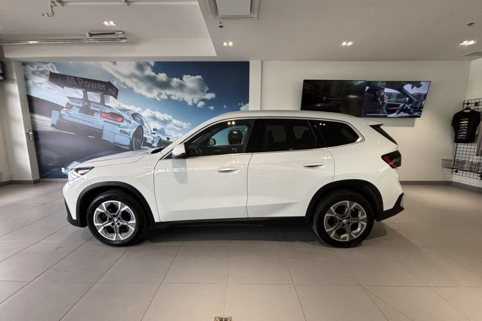 2023 BMW X1 - Image 2