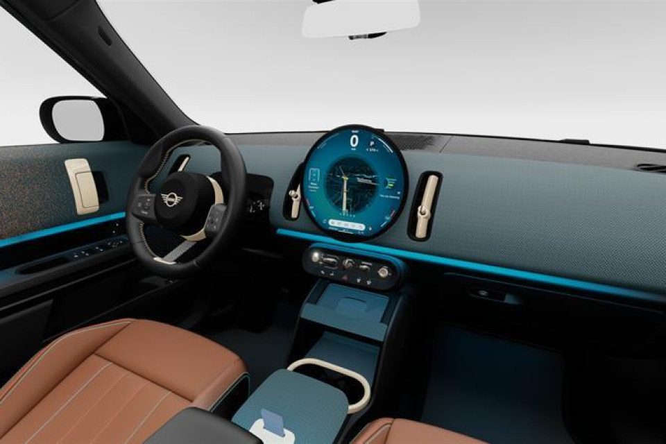 2027 MINI Countryman - Image 14
