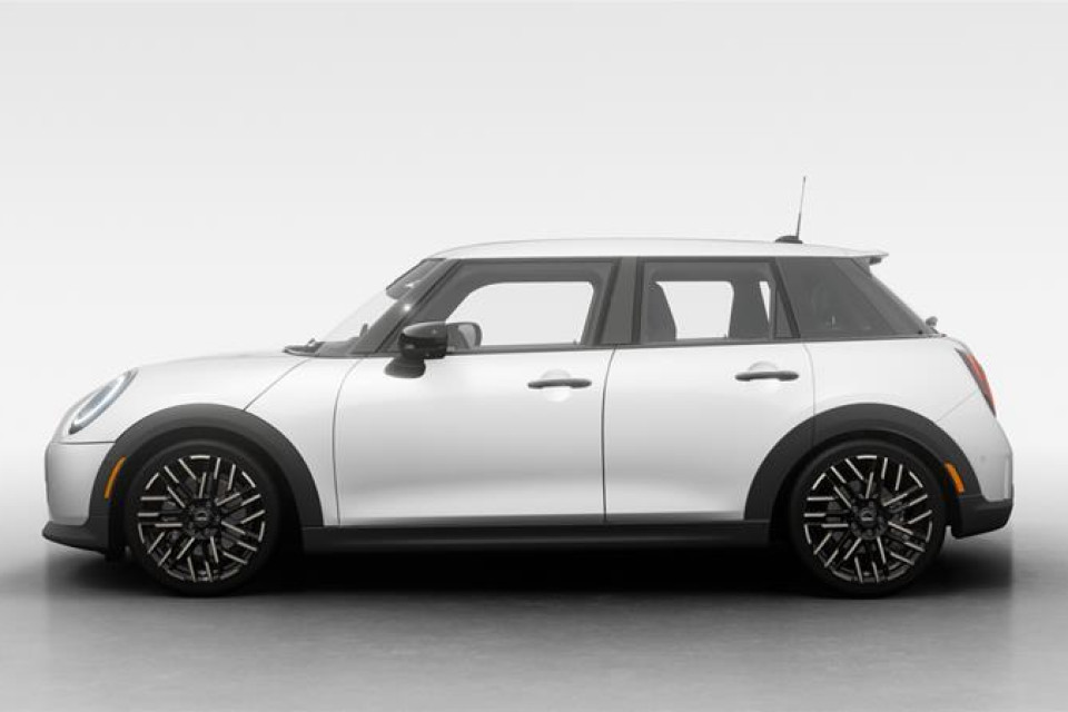 2026 MINI 5 Door - Image 5