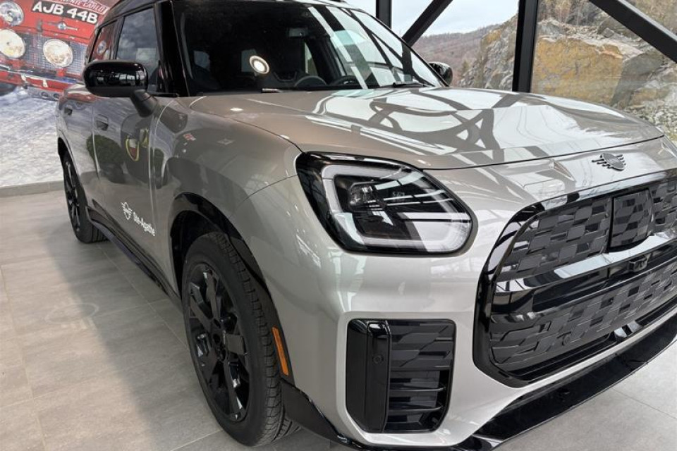 2026 MINI Countryman - Image 8
