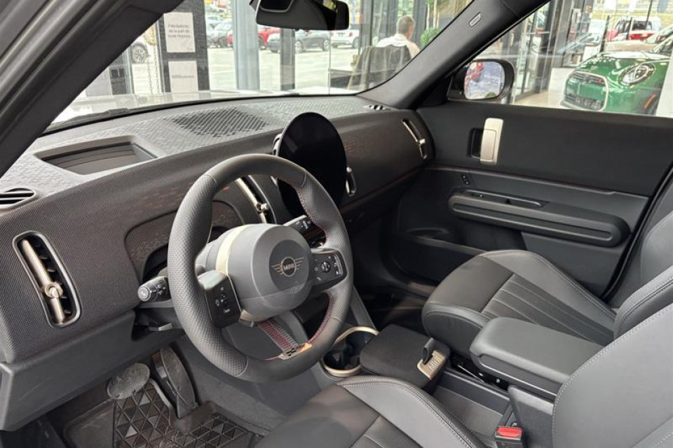 2026 MINI Countryman - Image 11