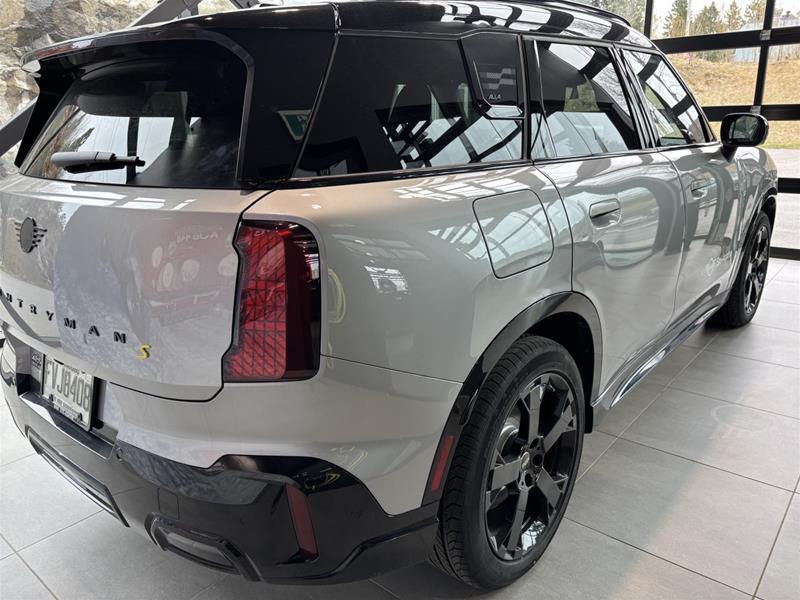 2026 MINI Countryman - Image 17