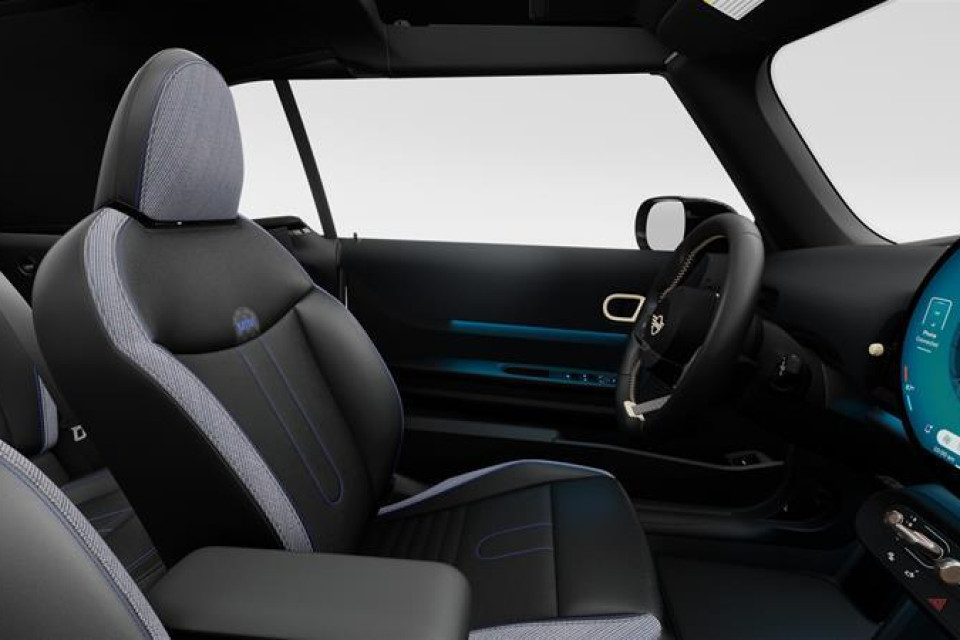 2026 MINI Convertible - Image 13