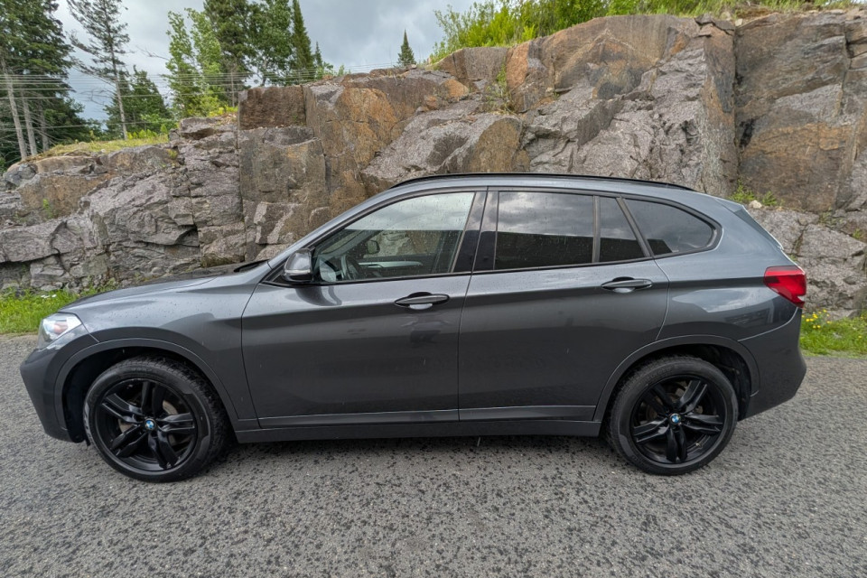 2022 BMW X1 - Image 2