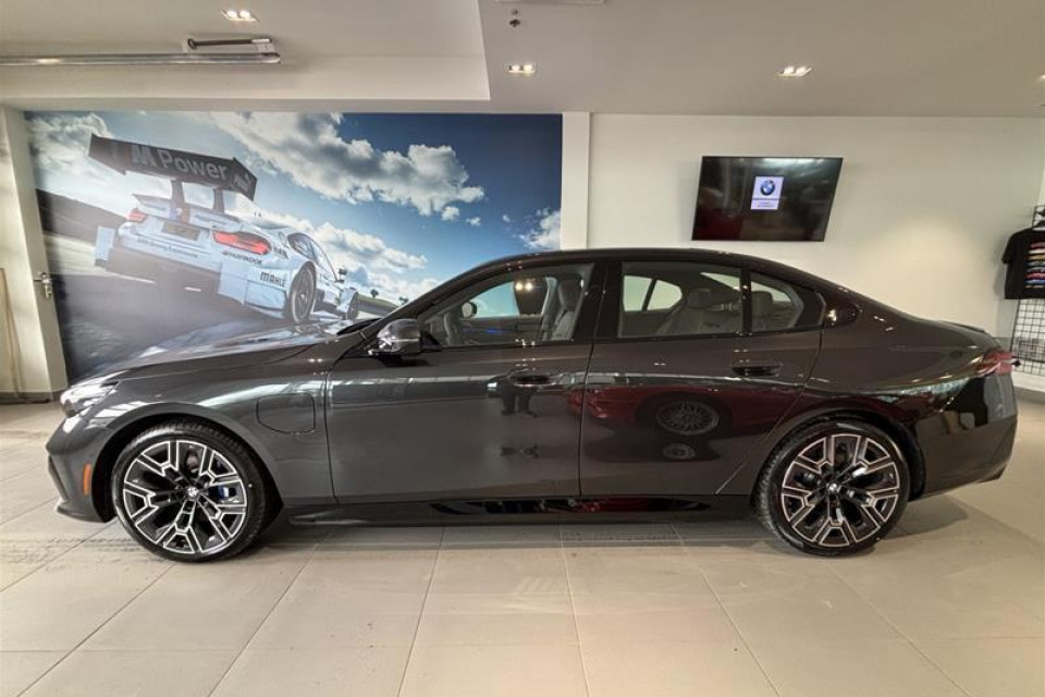 2026 BMW 5 Series - Image 2