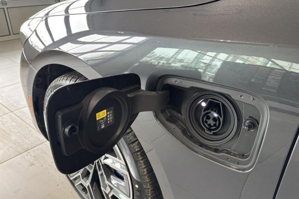 2026 BMW 5 Series - Image 11