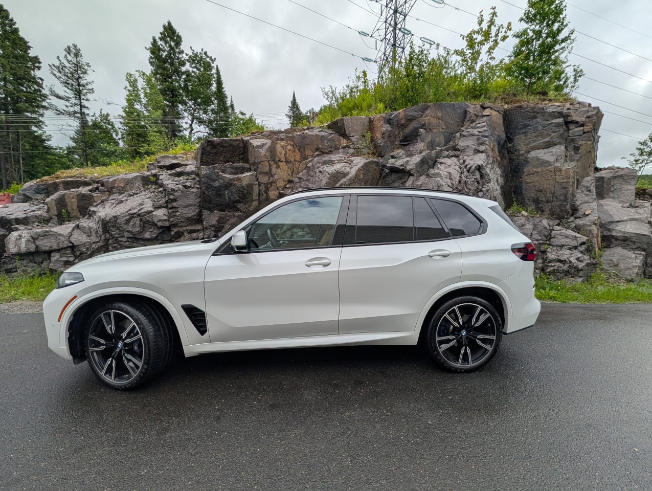 2024 BMW X5 - Image 2