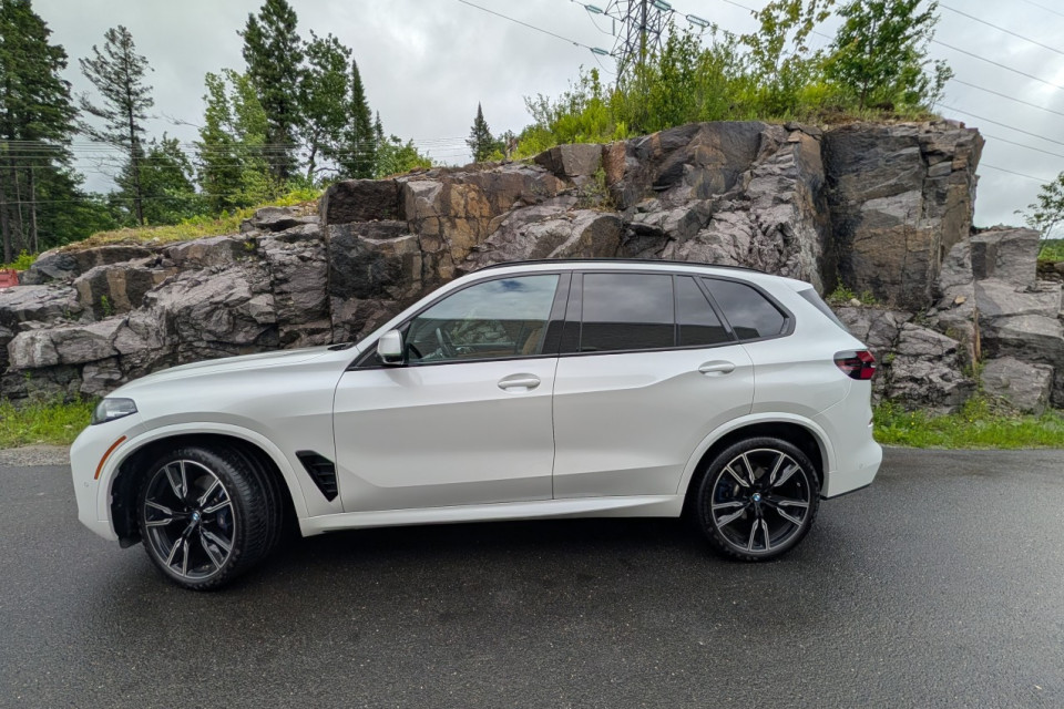 2024 BMW X5 - Image 2