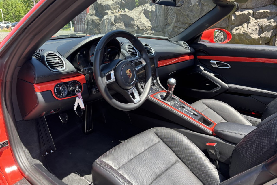 2017 Porsche 718 Boxster - Image 13