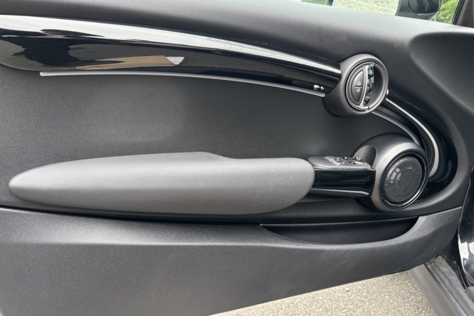 2023 Mini Cooper - Image 10
