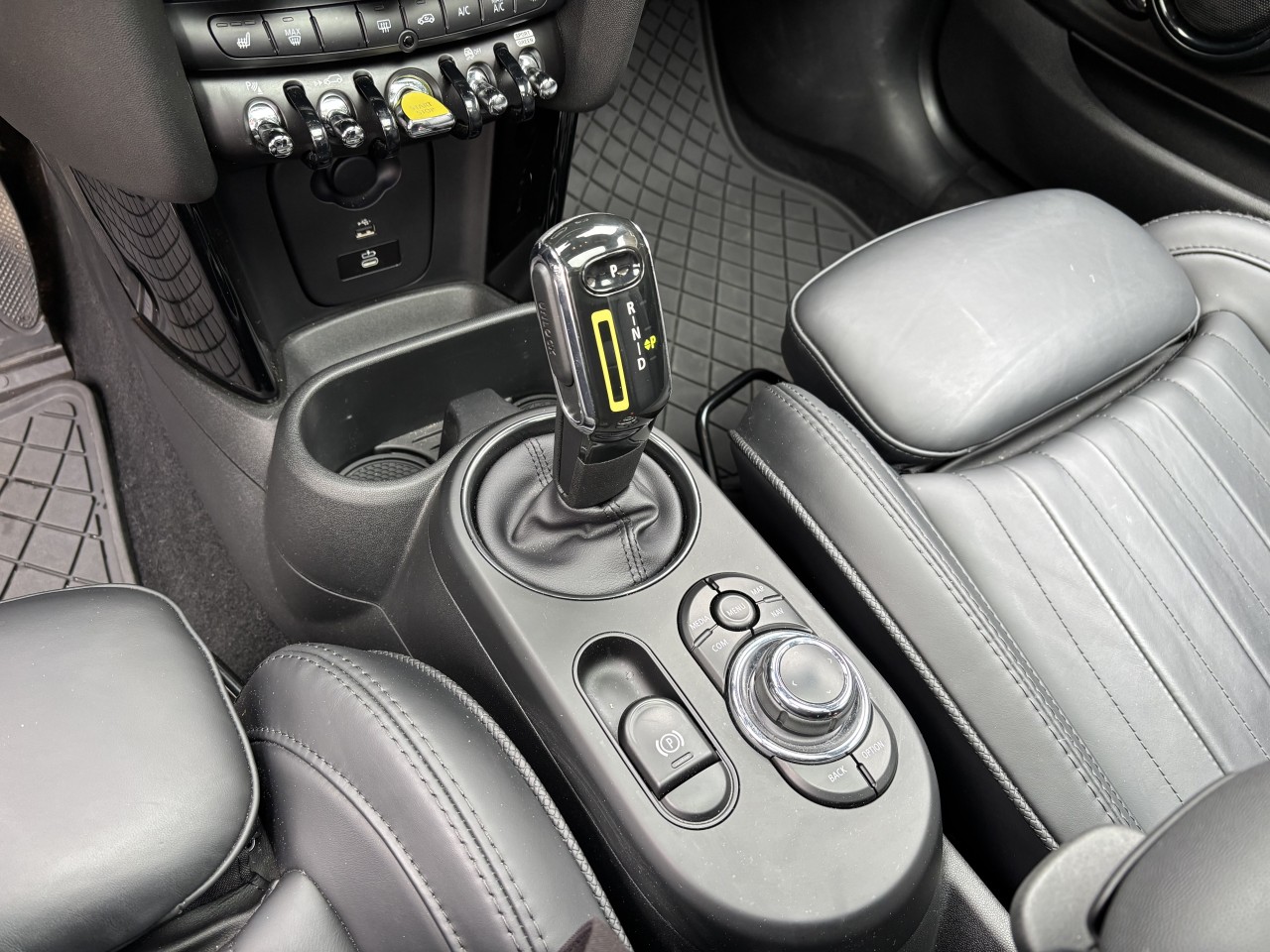 2023 Mini Cooper - Image 16