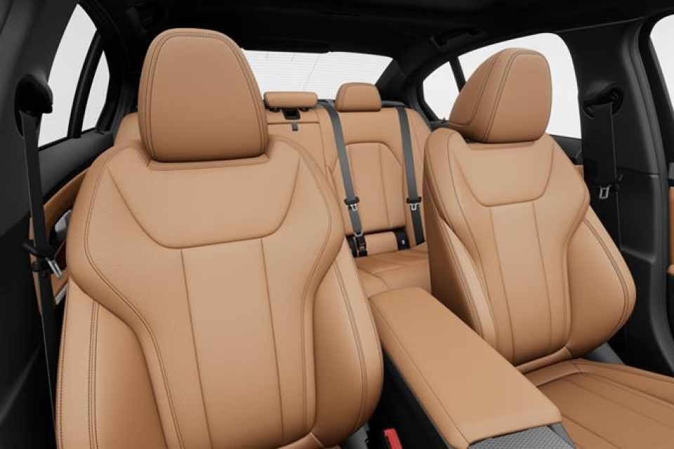2026 BMW 3 Series - Image 11