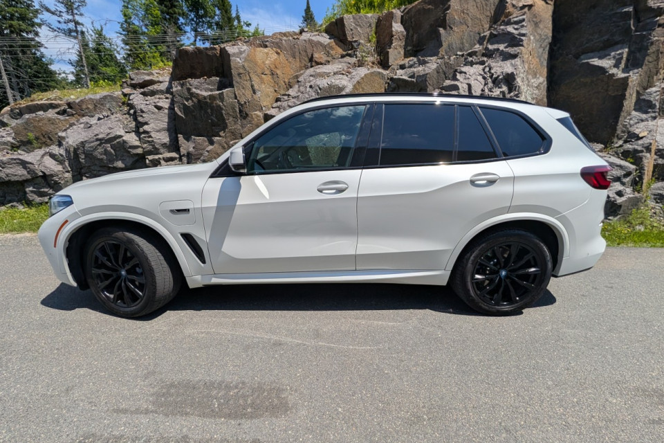 2023 BMW X5 - Image 2