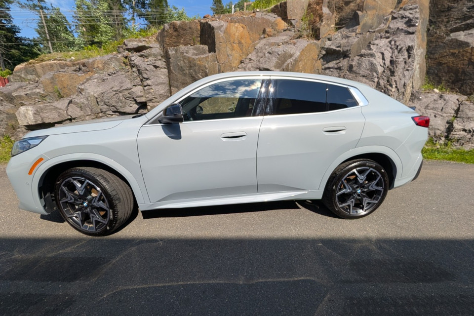 2025 BMW X2 - Image 2