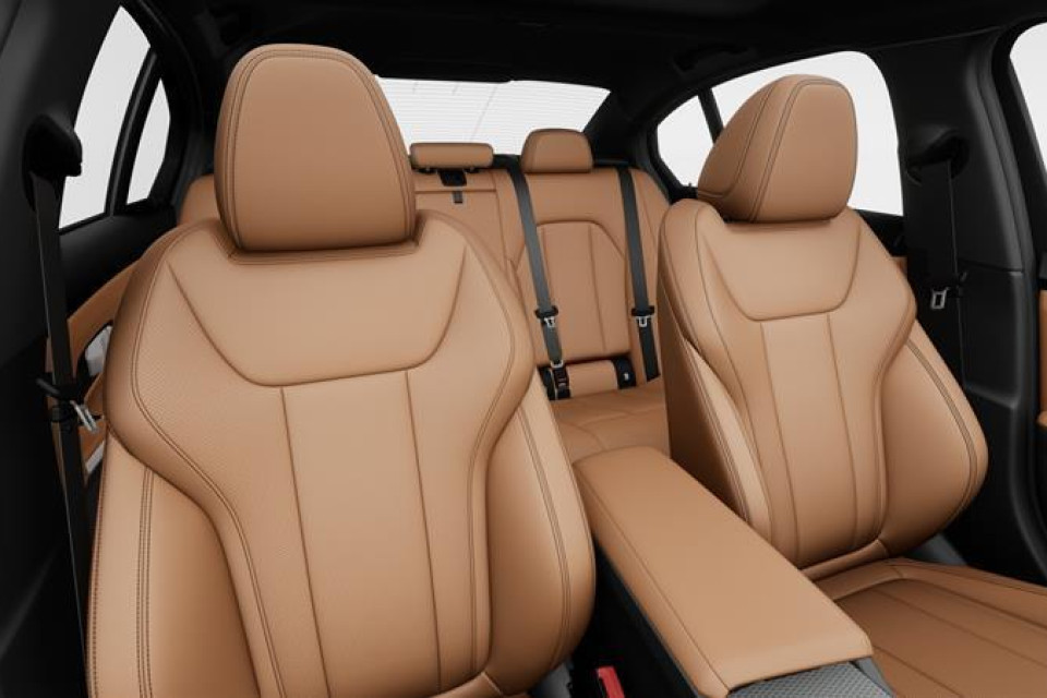 2026 BMW 3 Series - Image 11