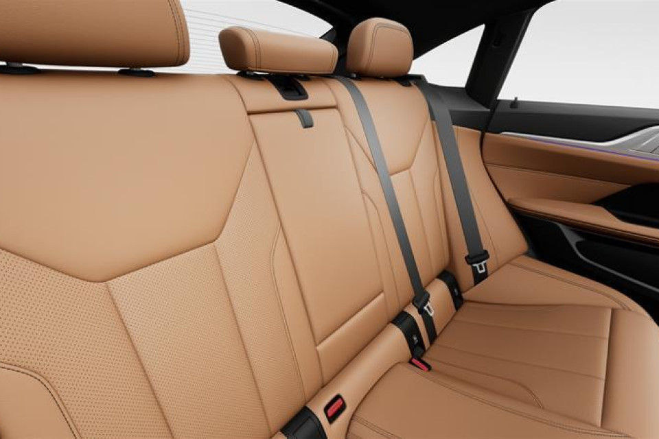 2026 BMW i4 - Image 12