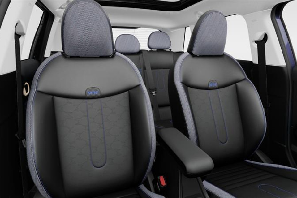 2026 MINI 5 Door - Image 12