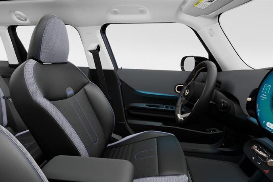 2026 MINI 5 Door - Image 13
