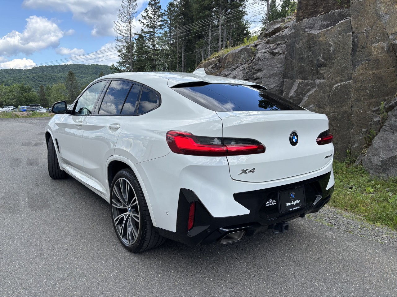 2022 BMW X4 - Image 4