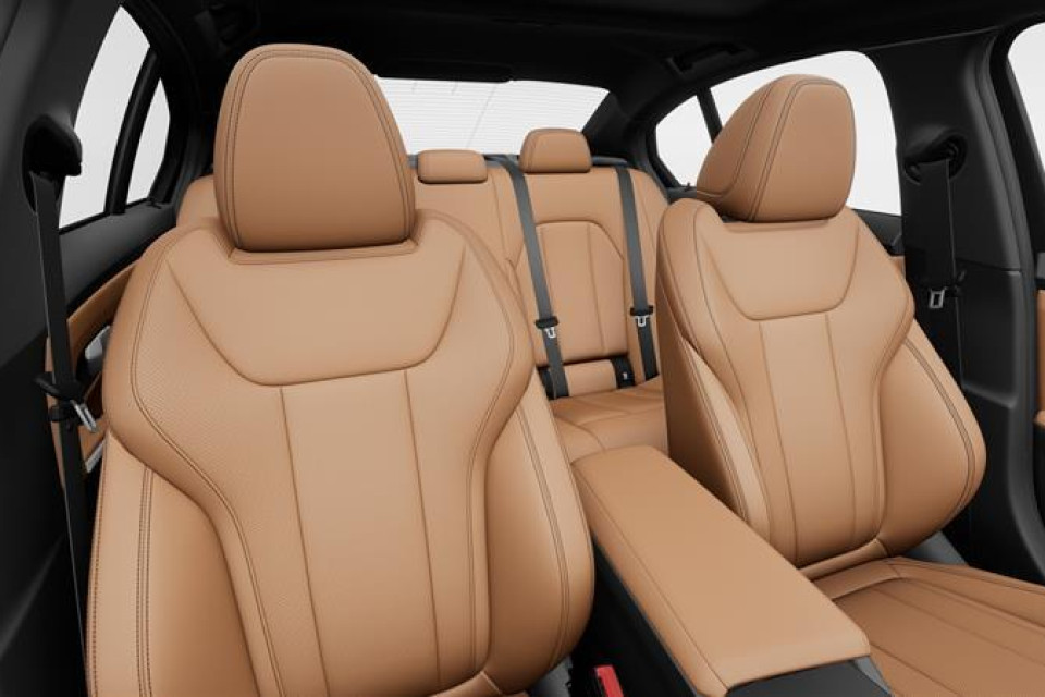 2026 BMW 3 Series - Image 11