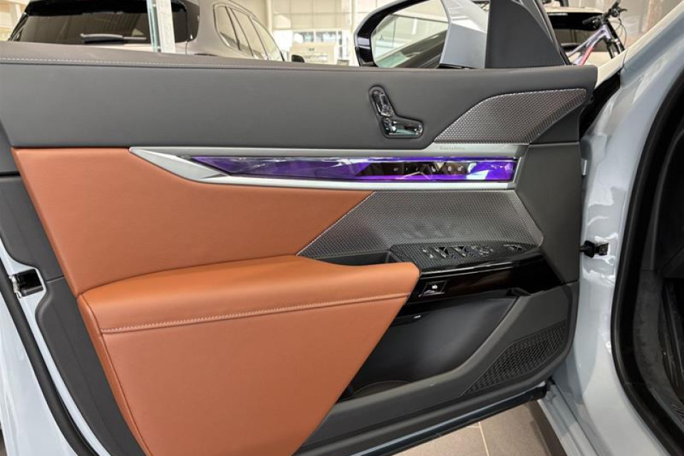 2026 BMW 760I - Image 9