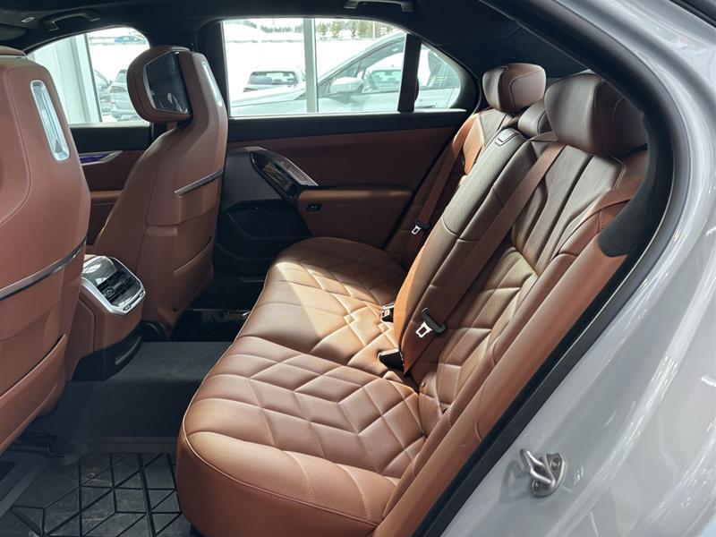 2026 BMW 760I - Image 12