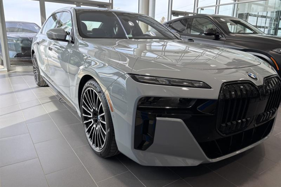 2026 BMW 760I - Image 17