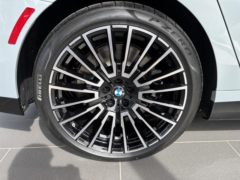 2026 BMW 760I - Image 18