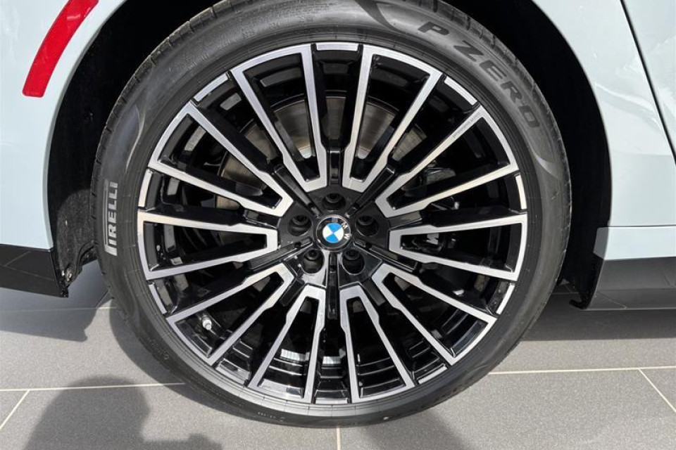 2026 BMW 760I - Image 18